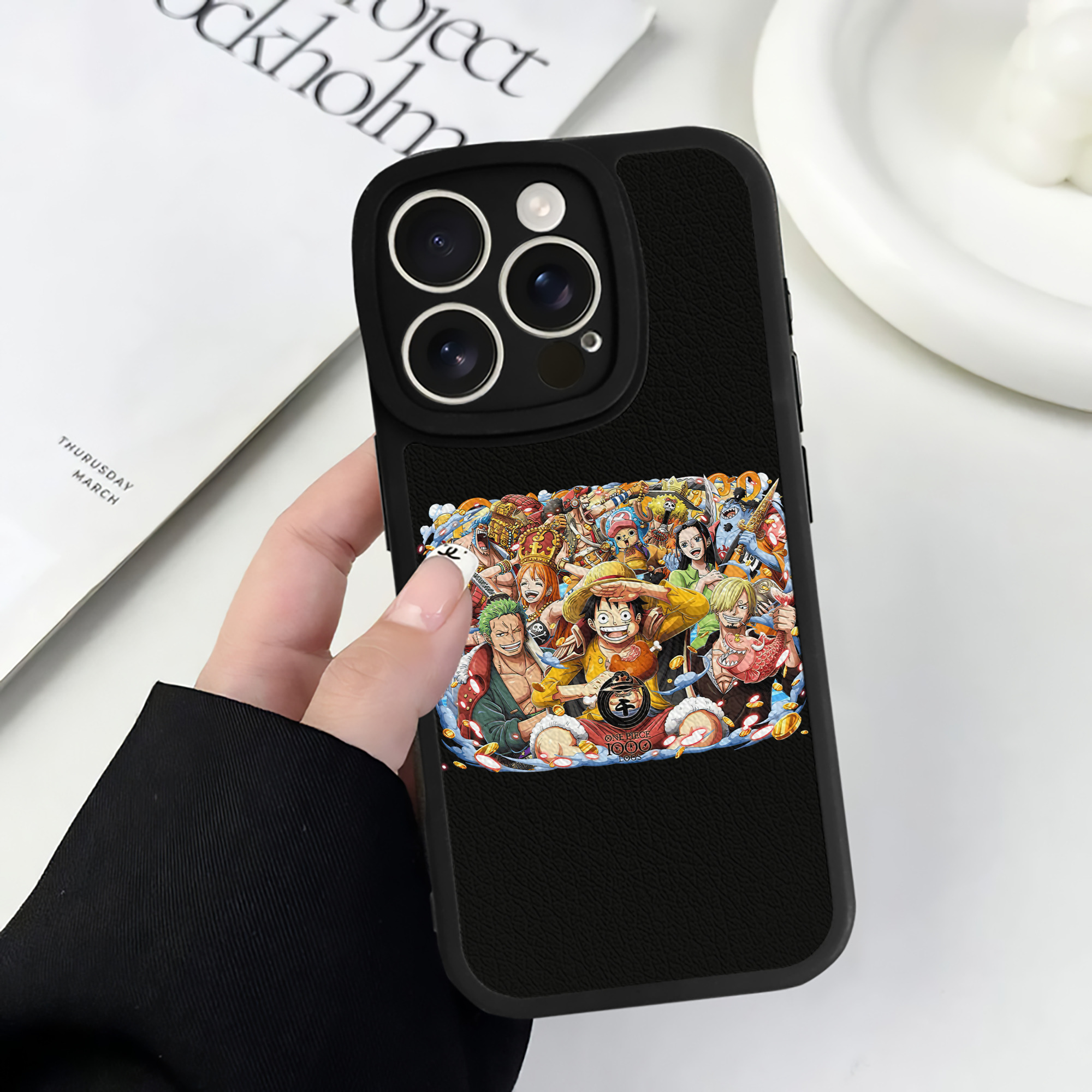 （画像用） ワンピース モンキー・D・ルフィ ONE PIECE Monkey D. Luffy 【iPhone 16シリーズ対応】シリコンスマホケース（レザー調） 材質：シリコン
